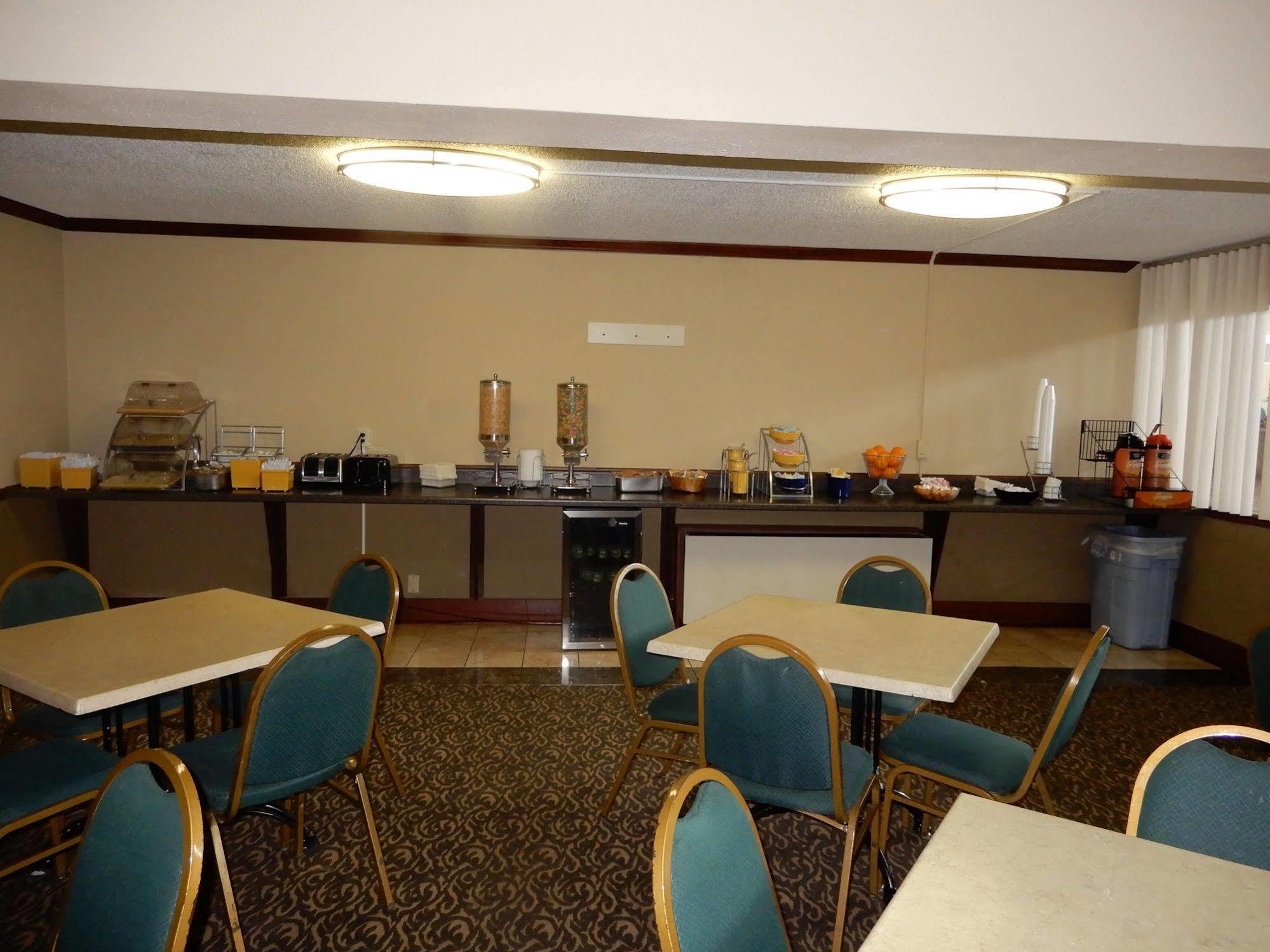Clarion Hotel Milwaukee Airport Eksteriør billede